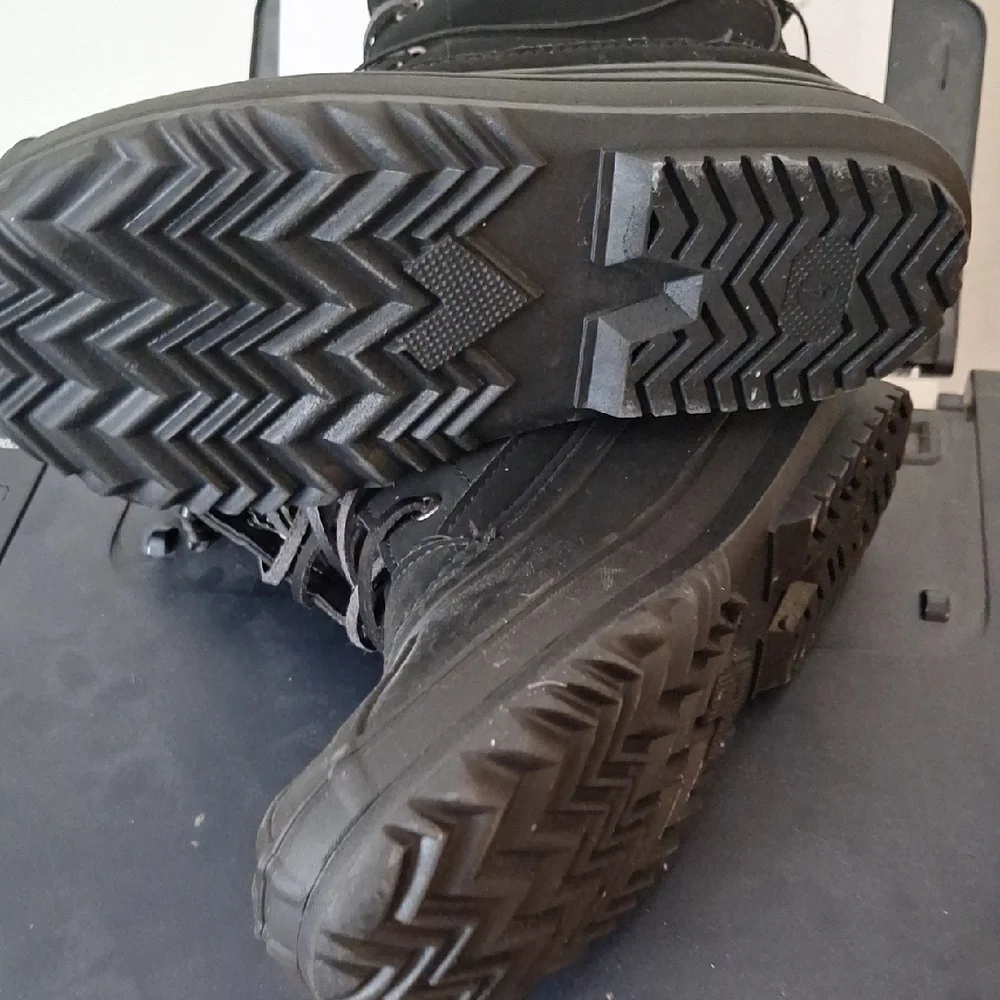 Khombu Black Snow Boots
